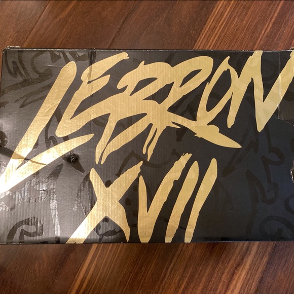 Lebron James XVII Nike Basketball Shoes - Picture 10 of 11